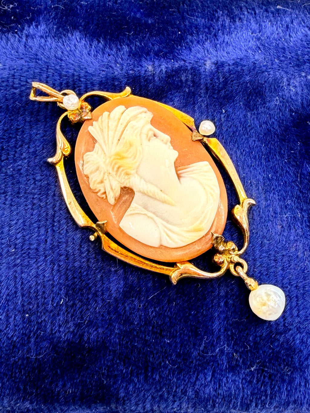 Edwardian 10k gold cameo lavalier pendant