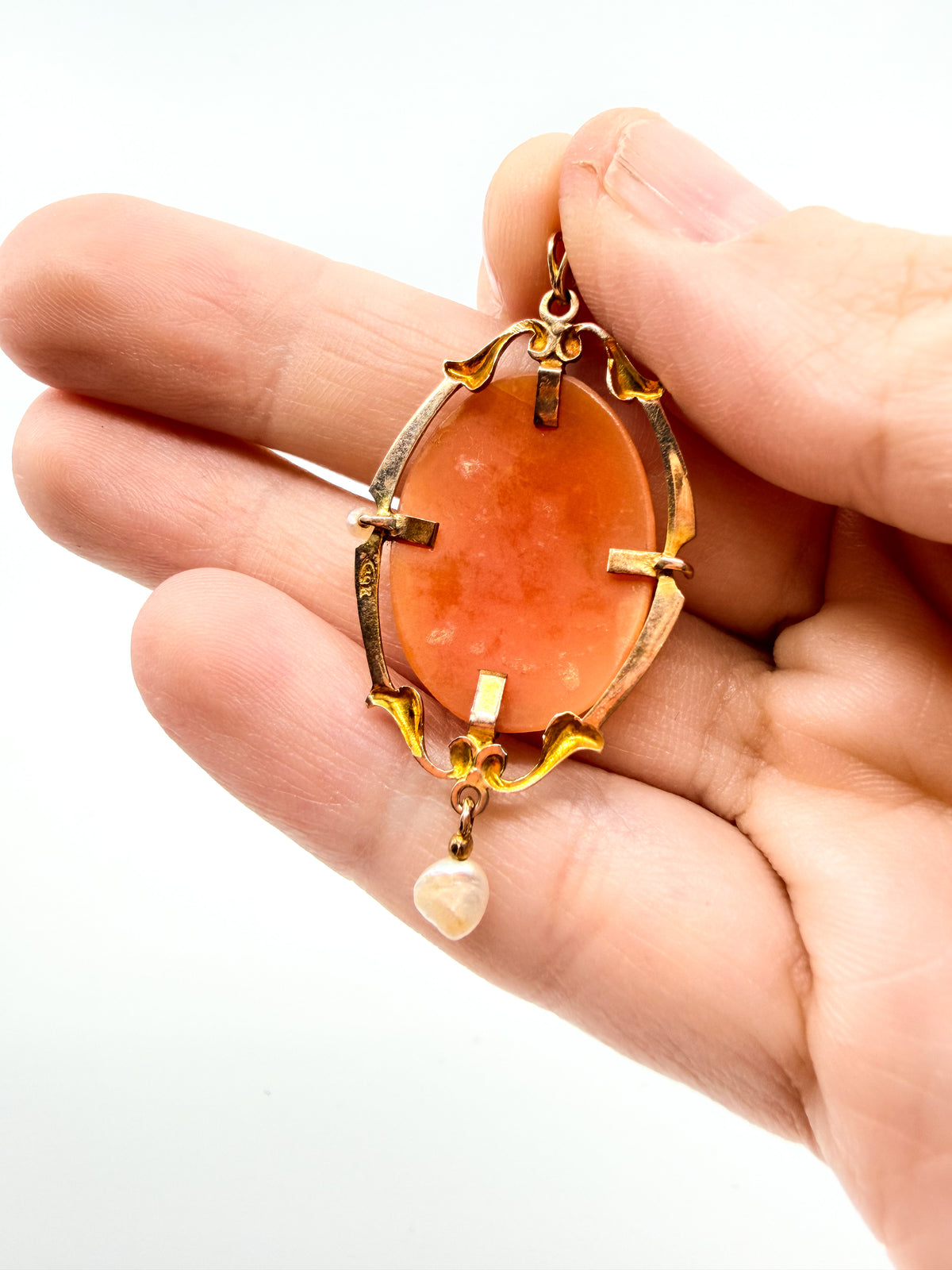 Edwardian 10k gold cameo lavalier pendant