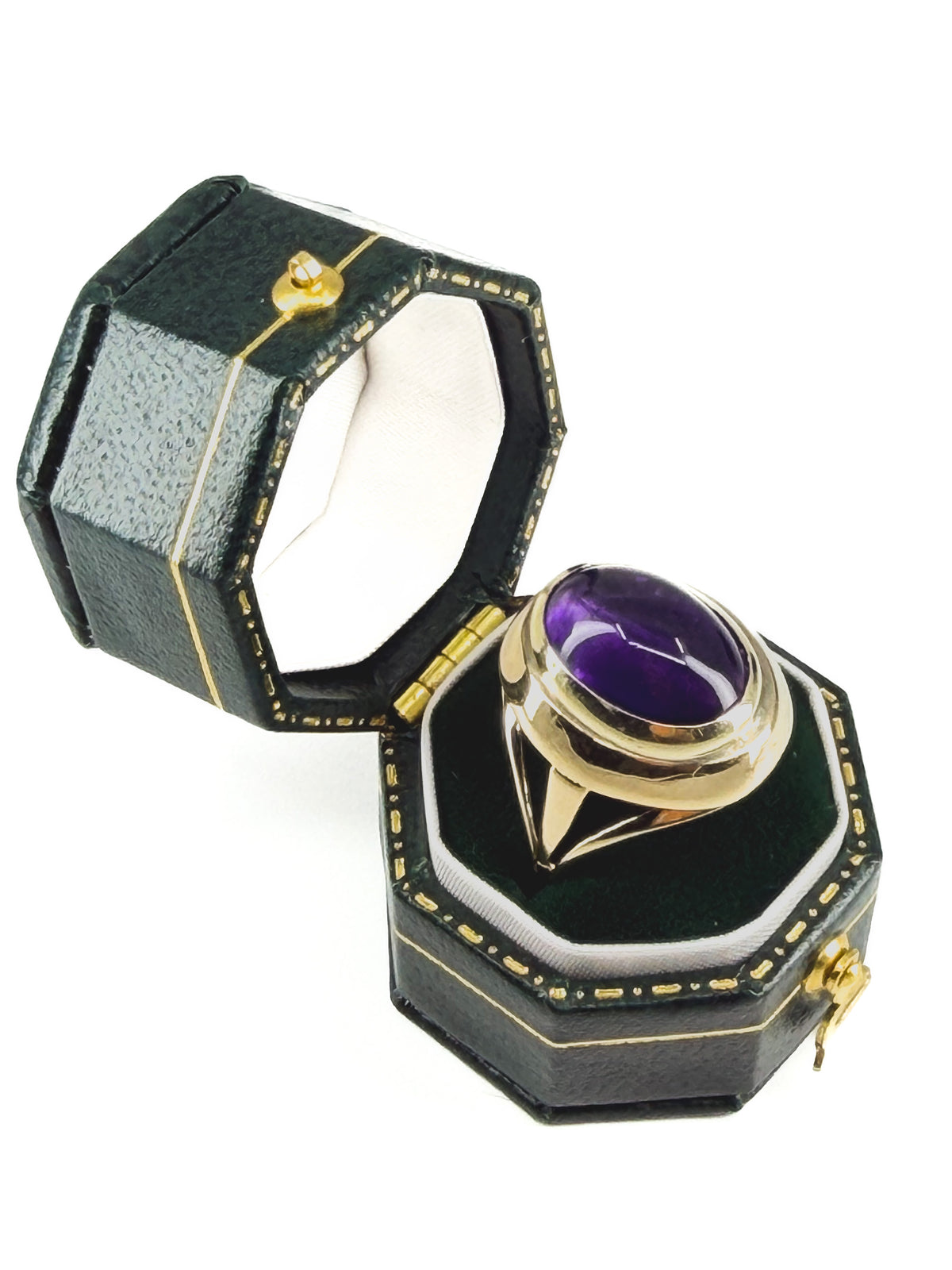 Vintage 8k gold ring with large amethyst cabochon