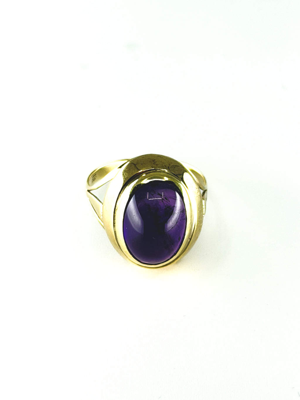 Vintage 8k gold ring with large amethyst cabochon