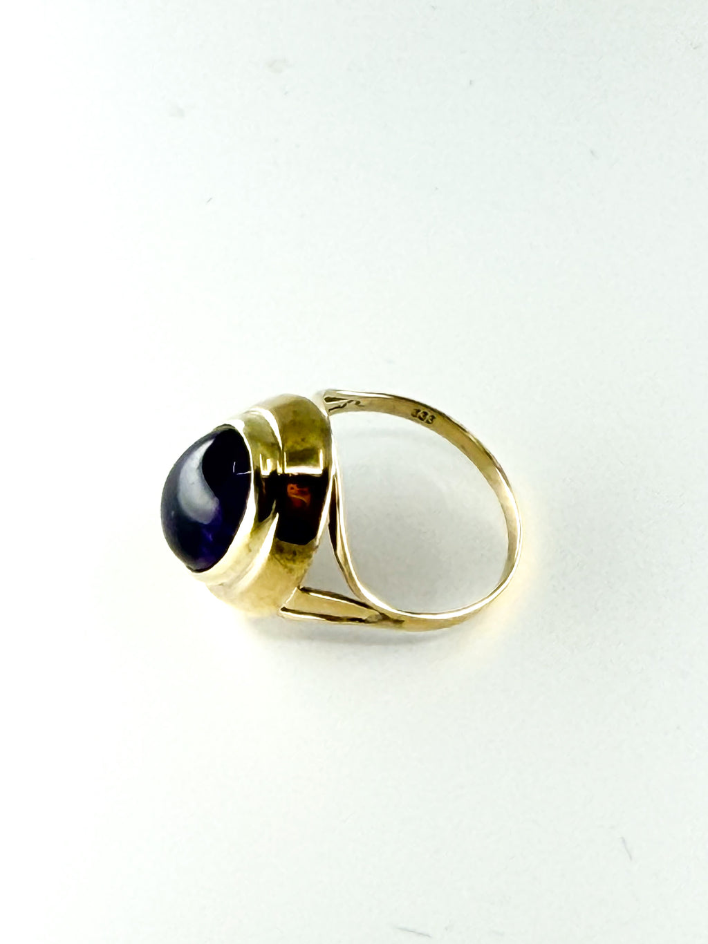Vintage 8k gold ring with large amethyst cabochon