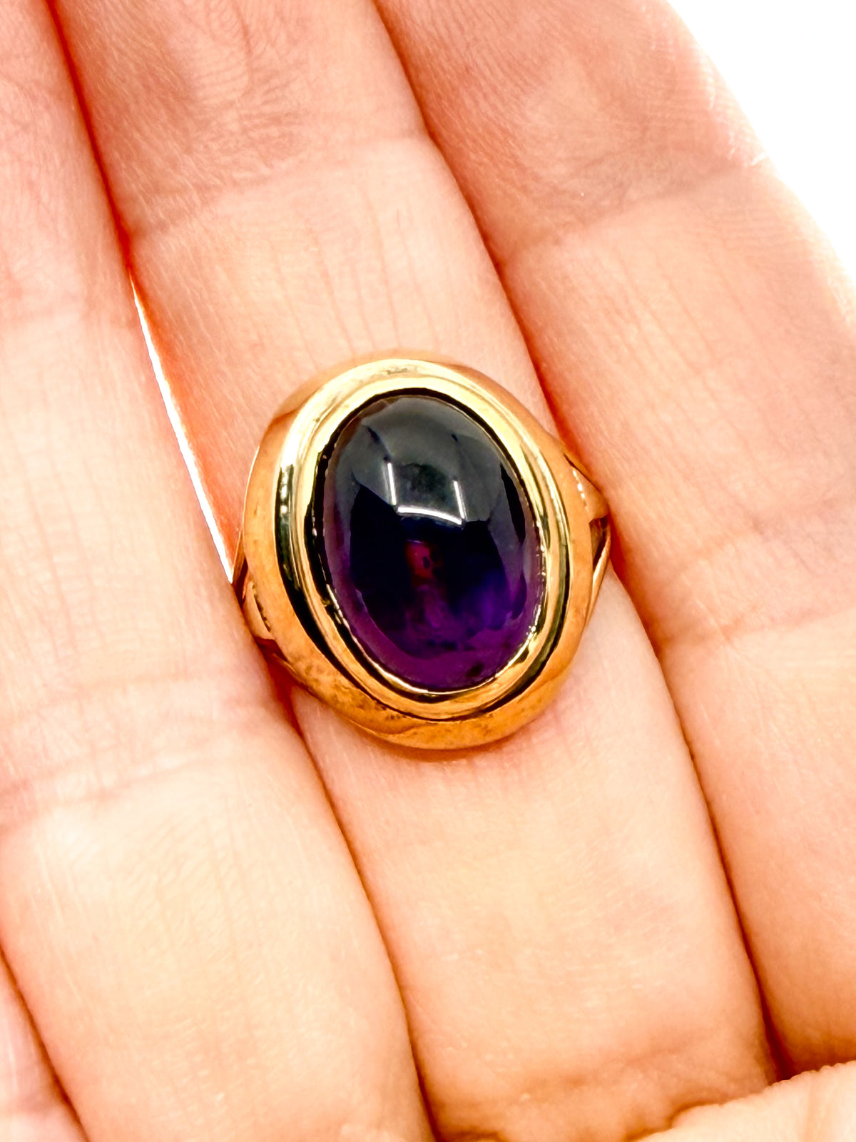 Vintage 8k gold ring with large amethyst cabochon