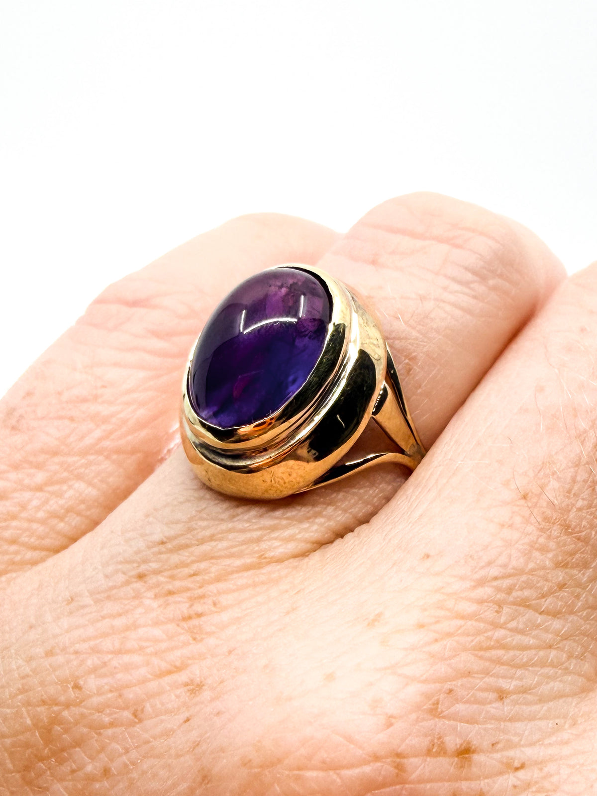 Vintage 8k gold ring with large amethyst cabochon