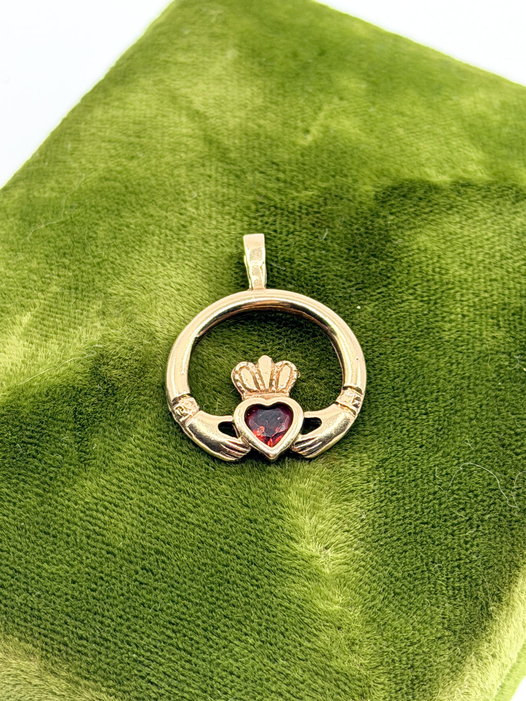 Vintage 9k gold claddagh pendant with garnet stone