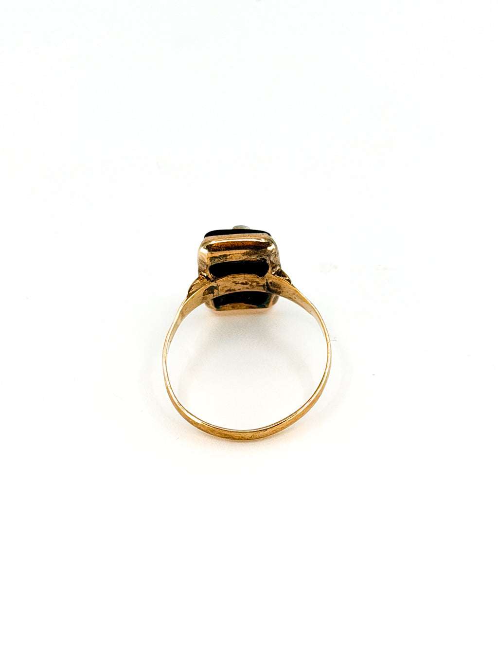 Victorian 10k gold carved hardstone cameo ring