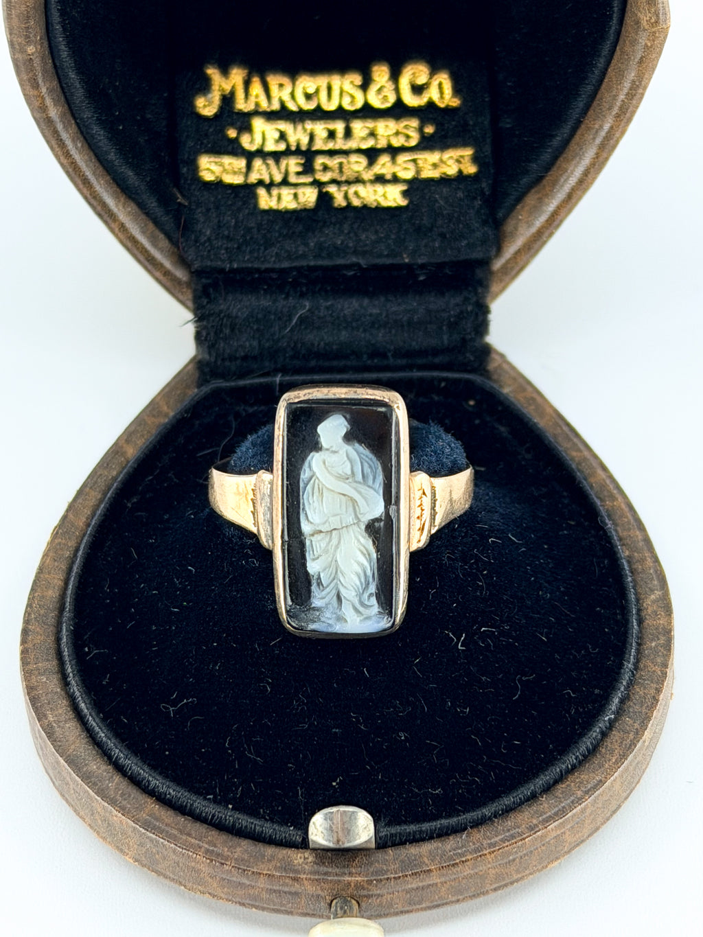 Victorian 10k gold carved hardstone cameo ring