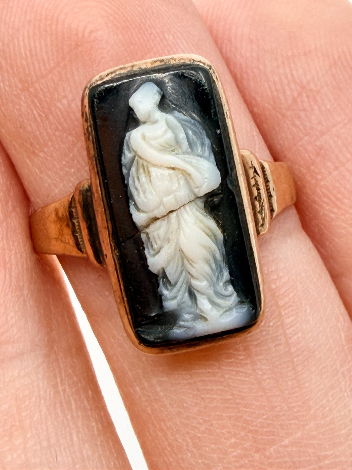 Victorian 10k gold carved hardstone cameo ring