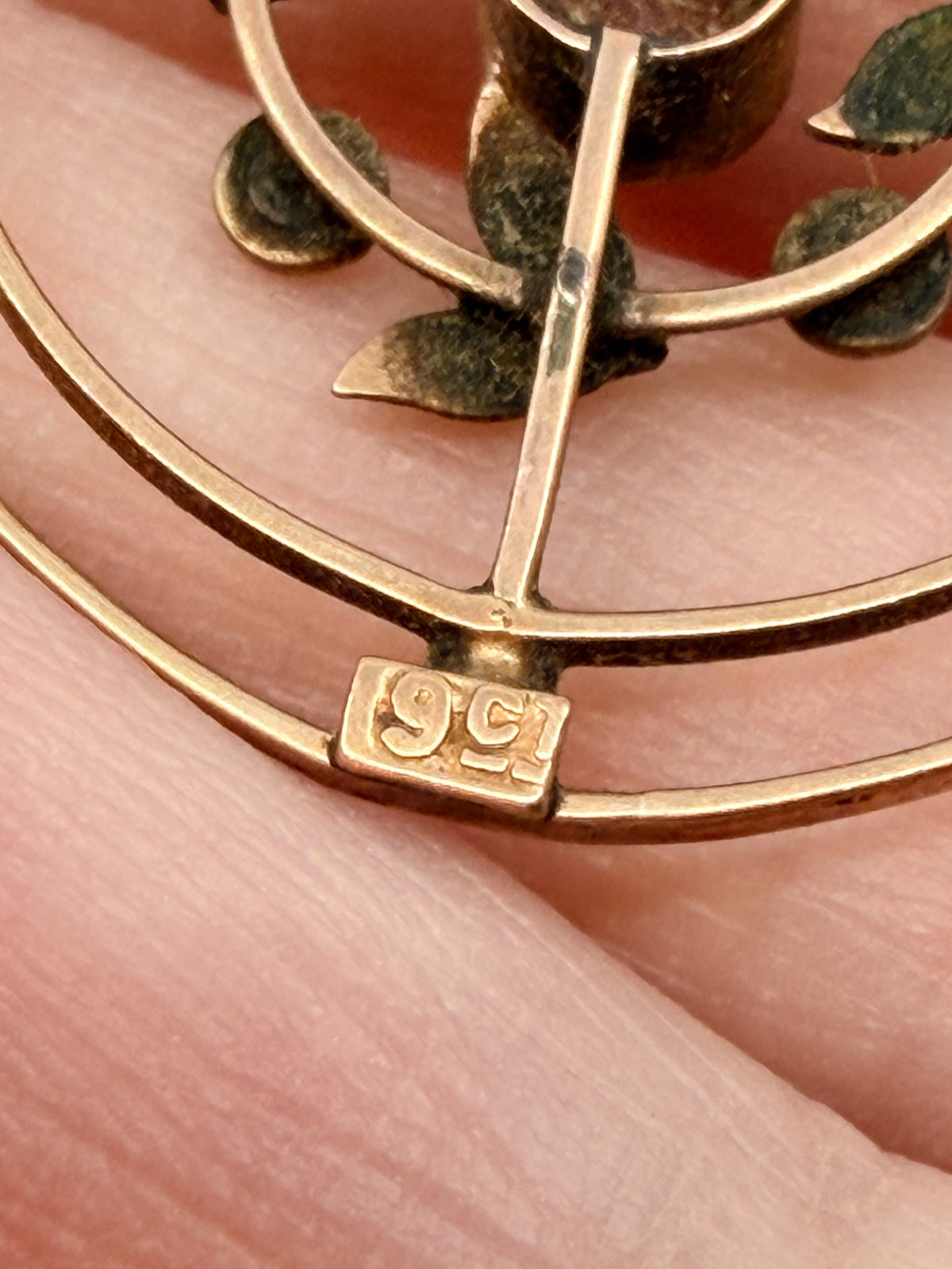 Edwardian 9k gold lavalier pendant with garnet and seed pearls