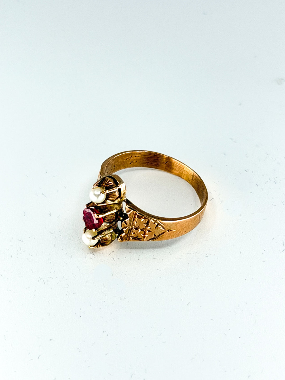 Victorian 10k gold pearl and red paste ring with etched band