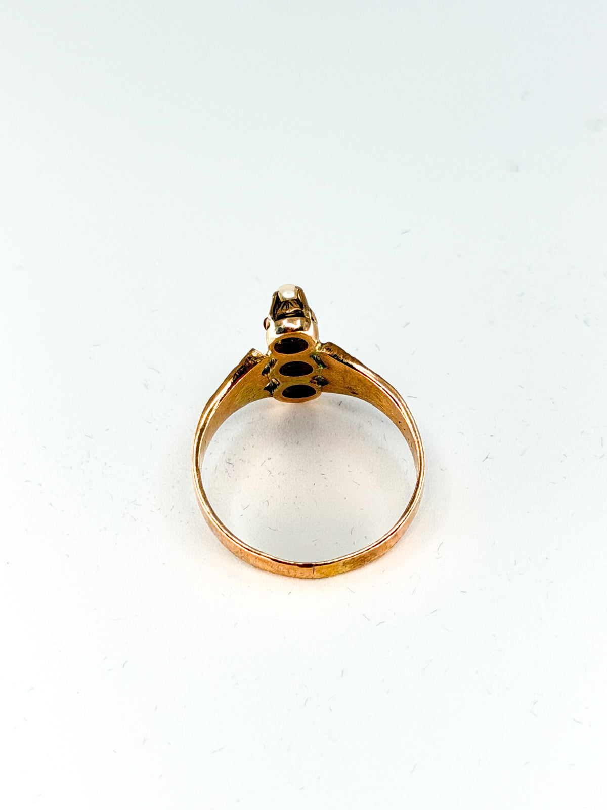Victorian 10k gold pearl and red paste ring with etched band