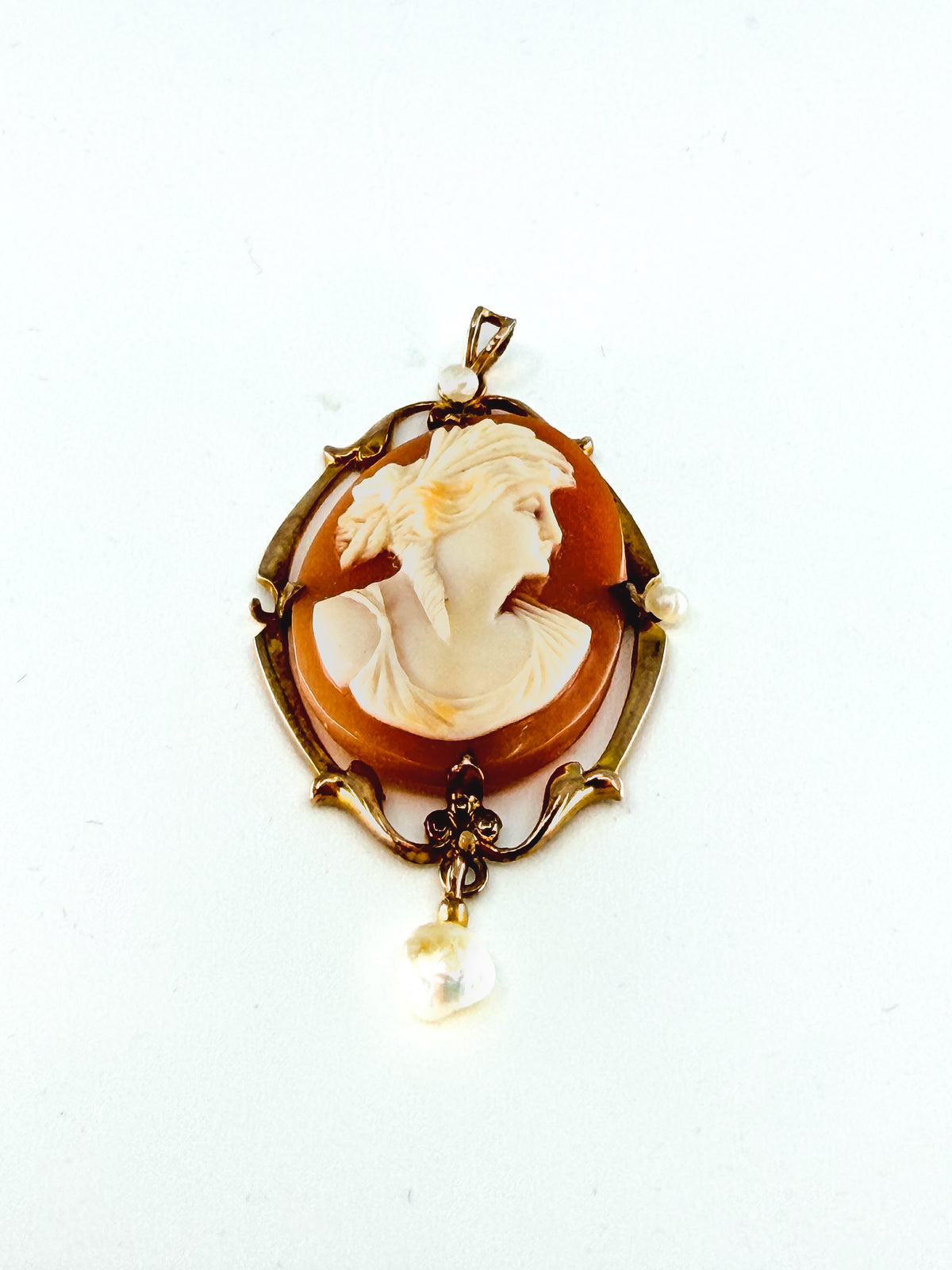 Edwardian 10k gold cameo lavalier pendant