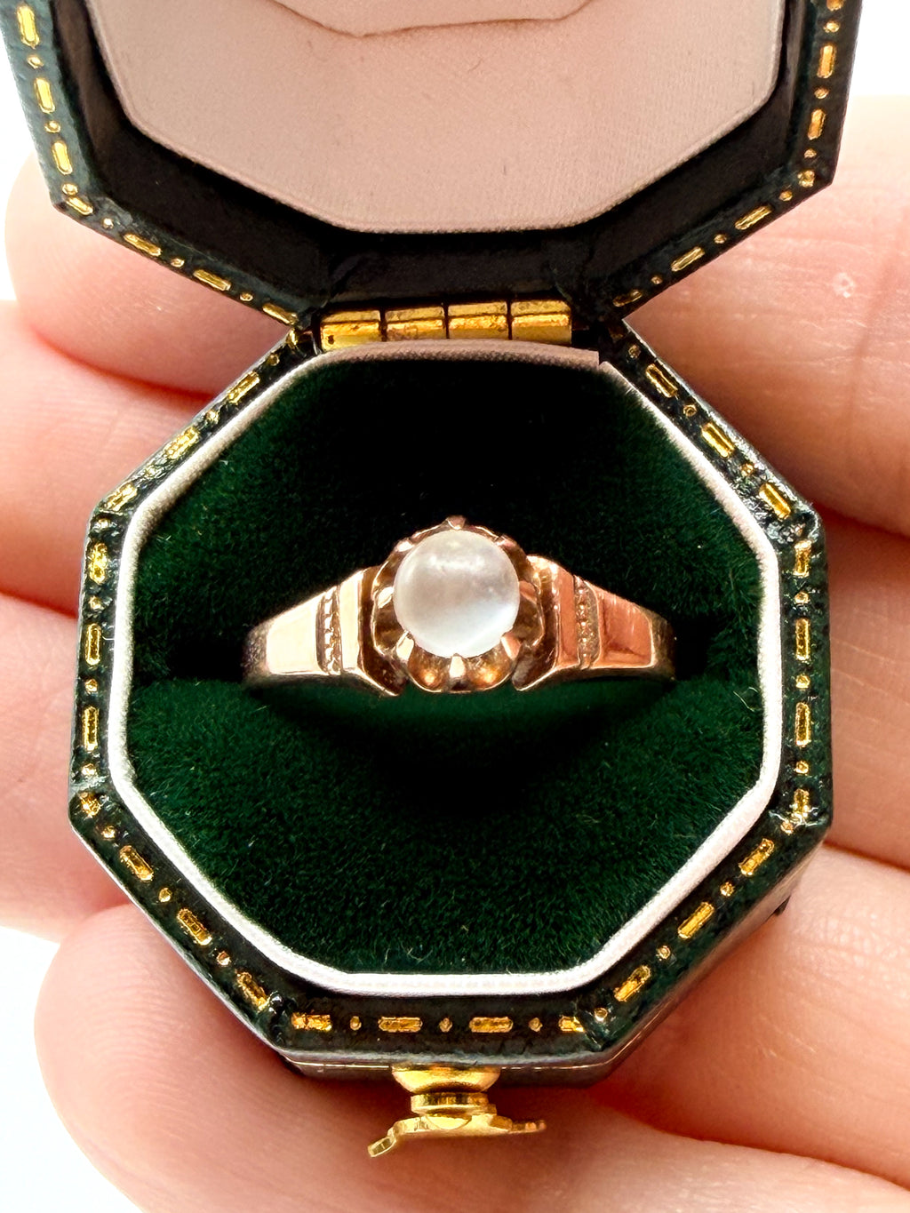 Victorian 10k gold and moonstone ring
