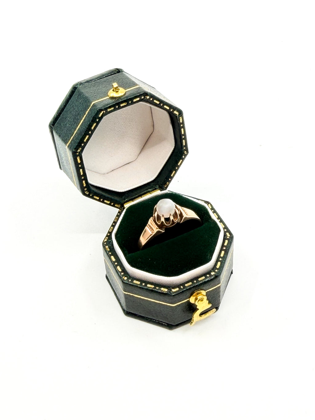 Victorian 10k gold and moonstone ring