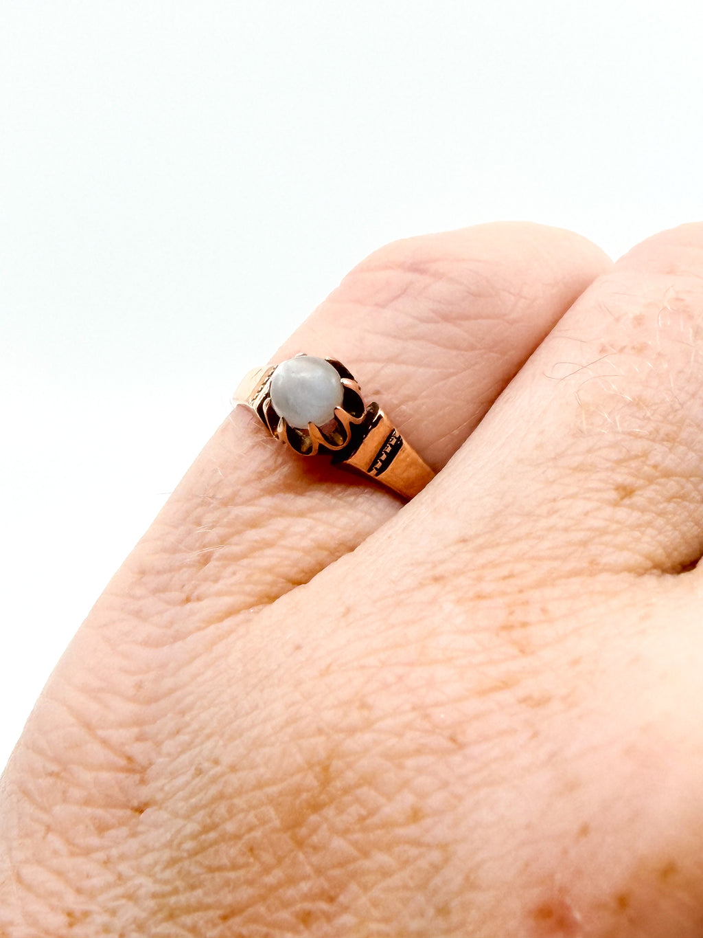 Victorian 10k gold and moonstone ring