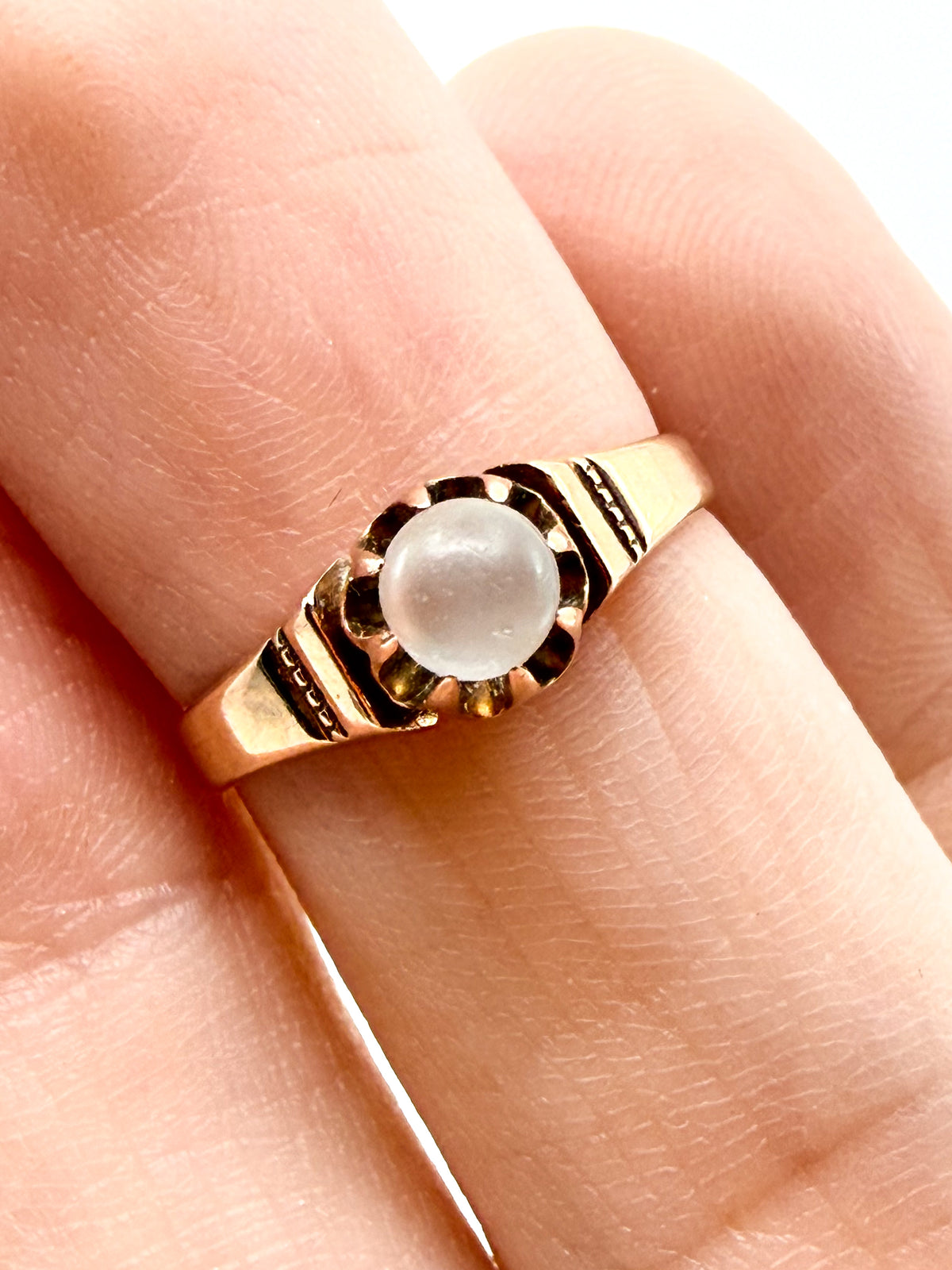 Victorian 10k gold and moonstone ring