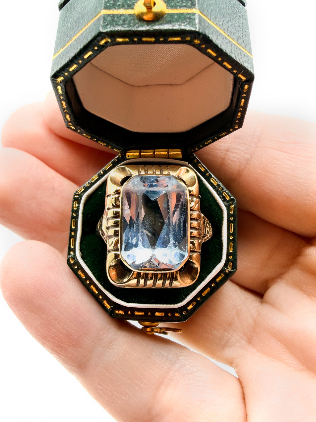 Vintage 8k gold ring with large aquamarine gemstone