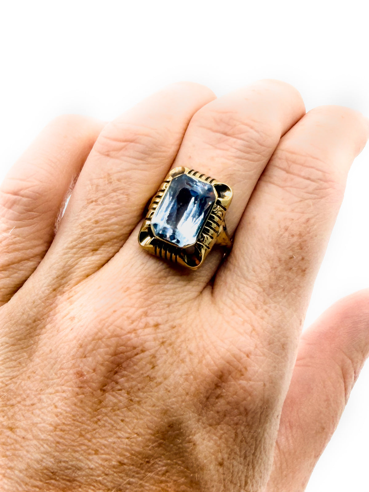 Vintage 8k gold ring with large aquamarine gemstone