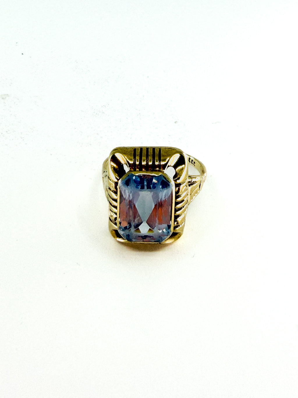 Vintage 8k gold ring with large aquamarine gemstone