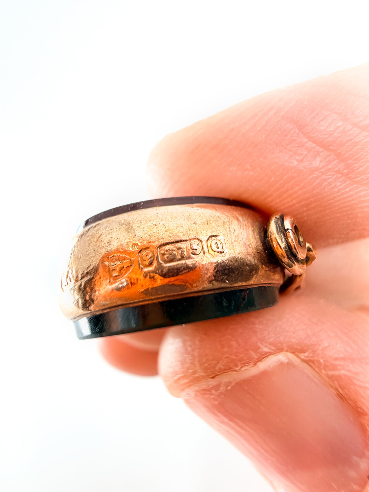 Victorian 9k gold bloodstone and carnelian spinner fob