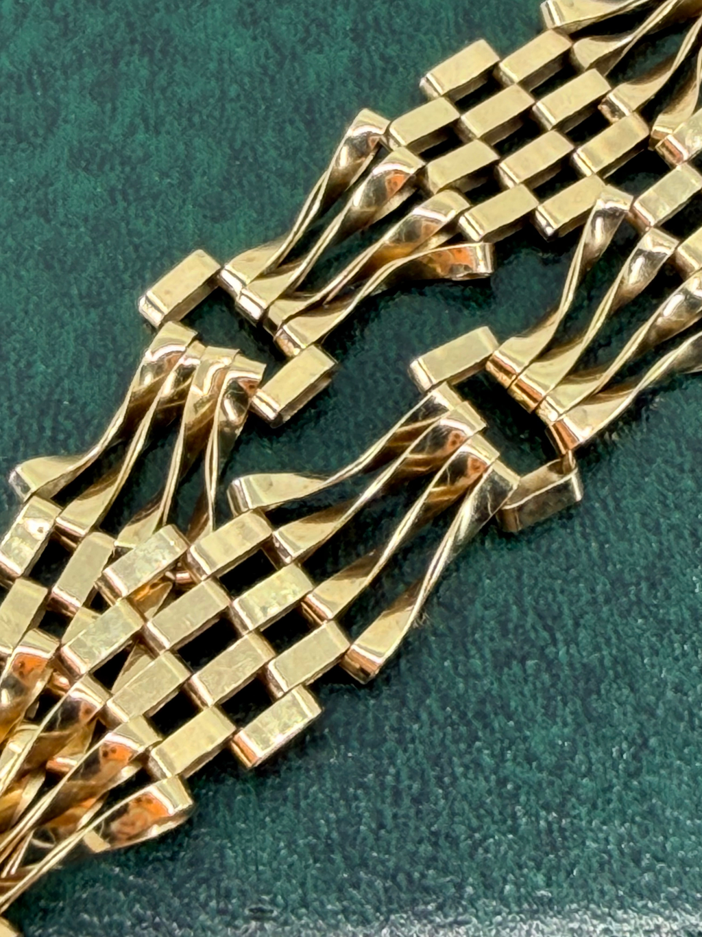 Vintage 9k gold gate bracelet with heart padlock charm