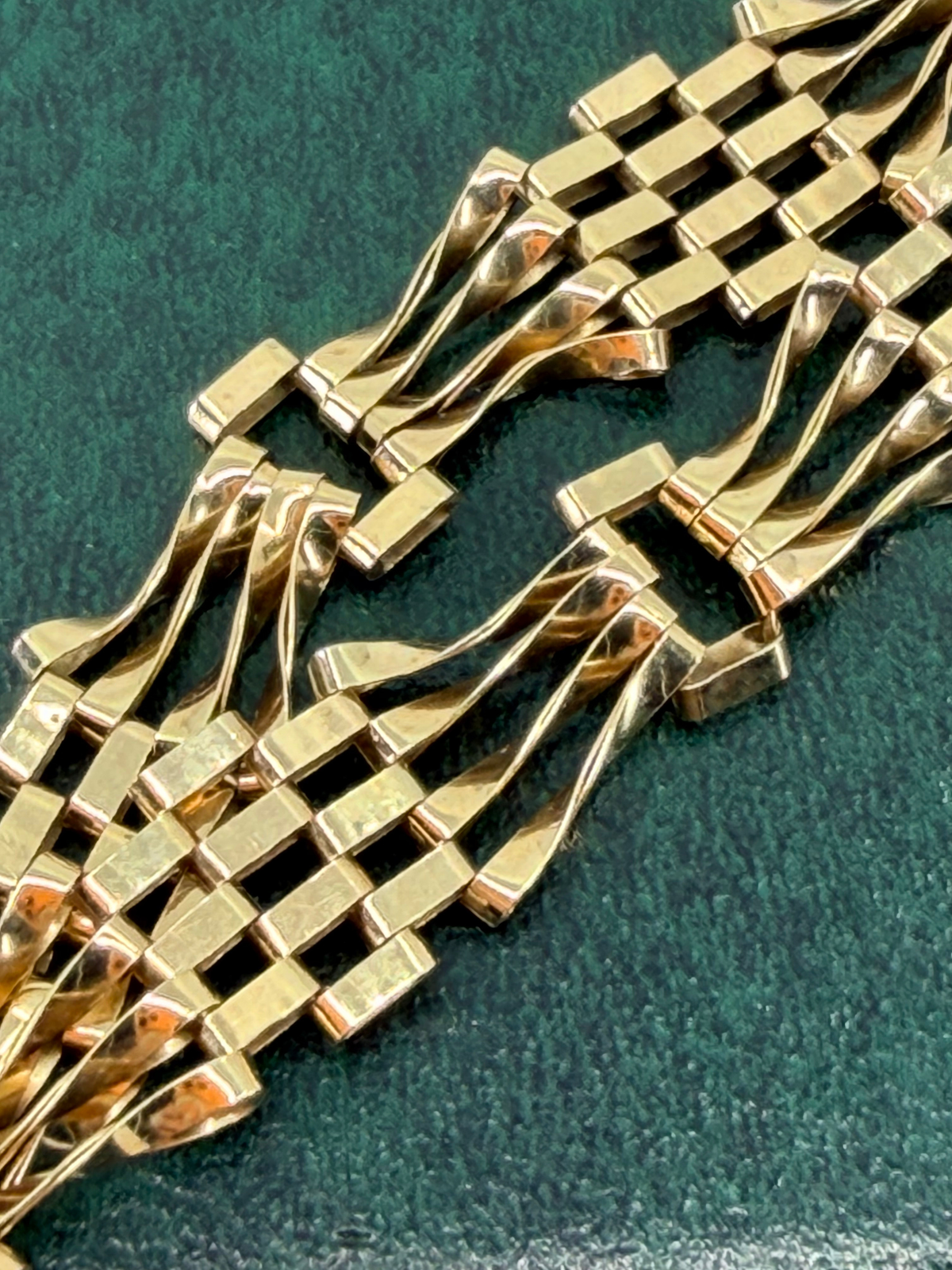Vintage 9k gold gate bracelet with heart padlock charm