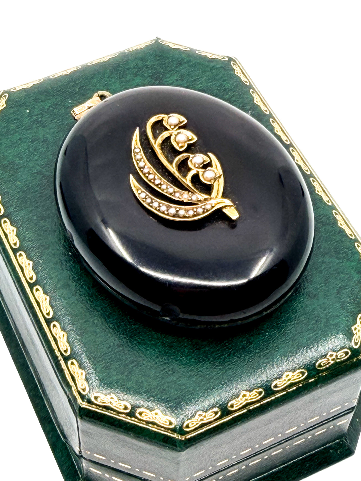 Victorian Whitby jet mourning locket with photo portrait and 14k bail