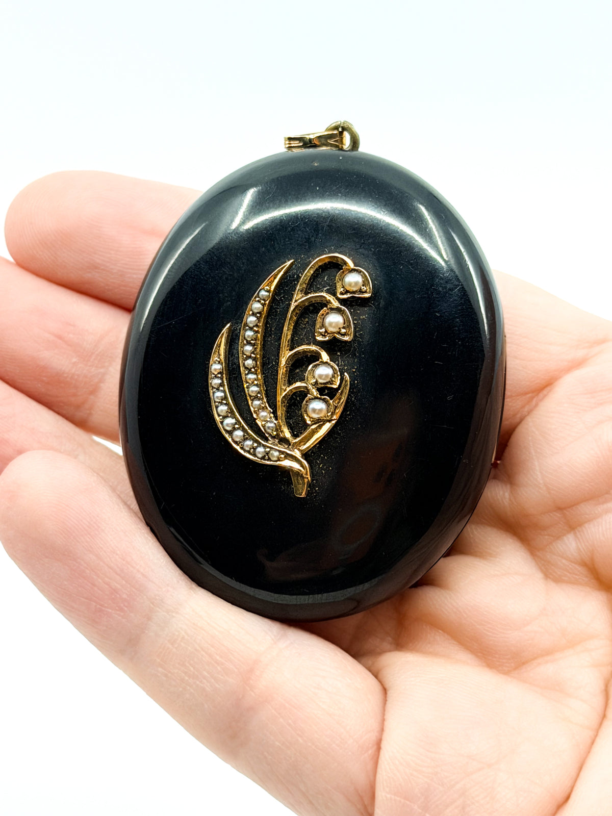 Victorian Whitby jet mourning locket with photo portrait and 14k bail